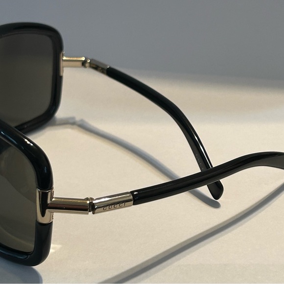 Gucci black with gold sunglasses. GG1536/S - Picture 2 of 8